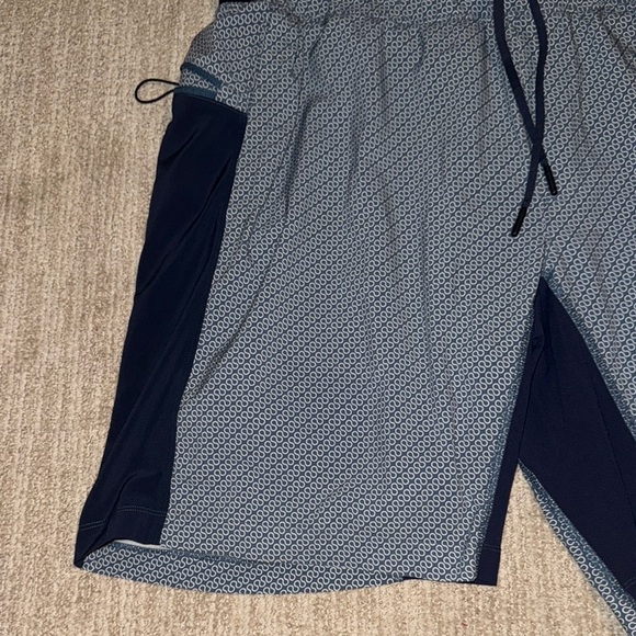 Lululemon Namaste At The Beach Shorts II Deep Navy Men's Size M - Picture 3 of 9